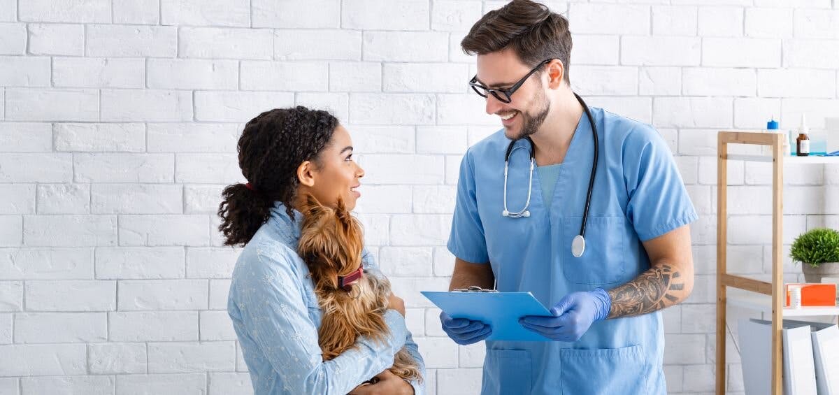 veterinary technician questioning client
